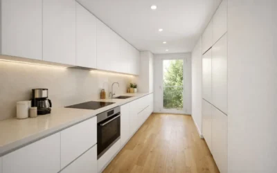 Cocinas estrechas: consejos e ideas de diseño para ganar espacio.